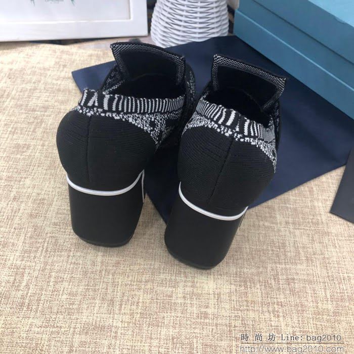 PRADA普拉達 2019頂級版本 刺繡系列 春夏時尚 粗跟方頭單鞋 網紅同款  ljl1035